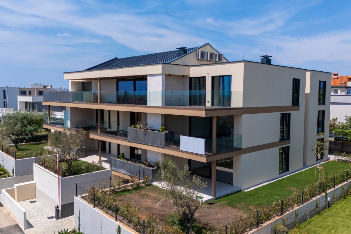 Moderno appartamento con ampia terrazza e vista mare