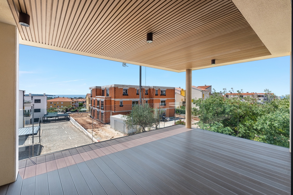 Moderno appartamento con ampia terrazza e vista mare