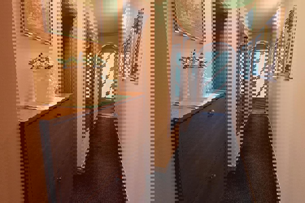 Appartamento con loggia e vista mare