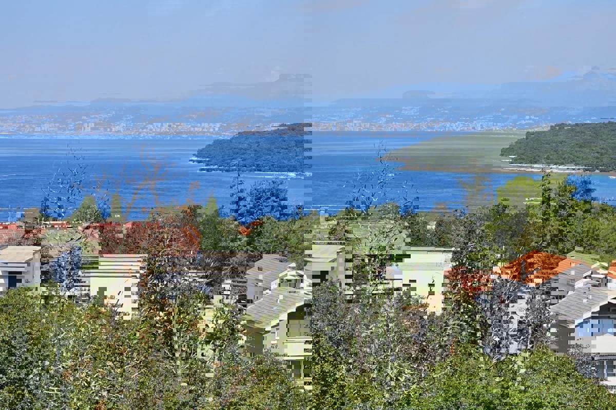 Appartamento con loggia e vista mare