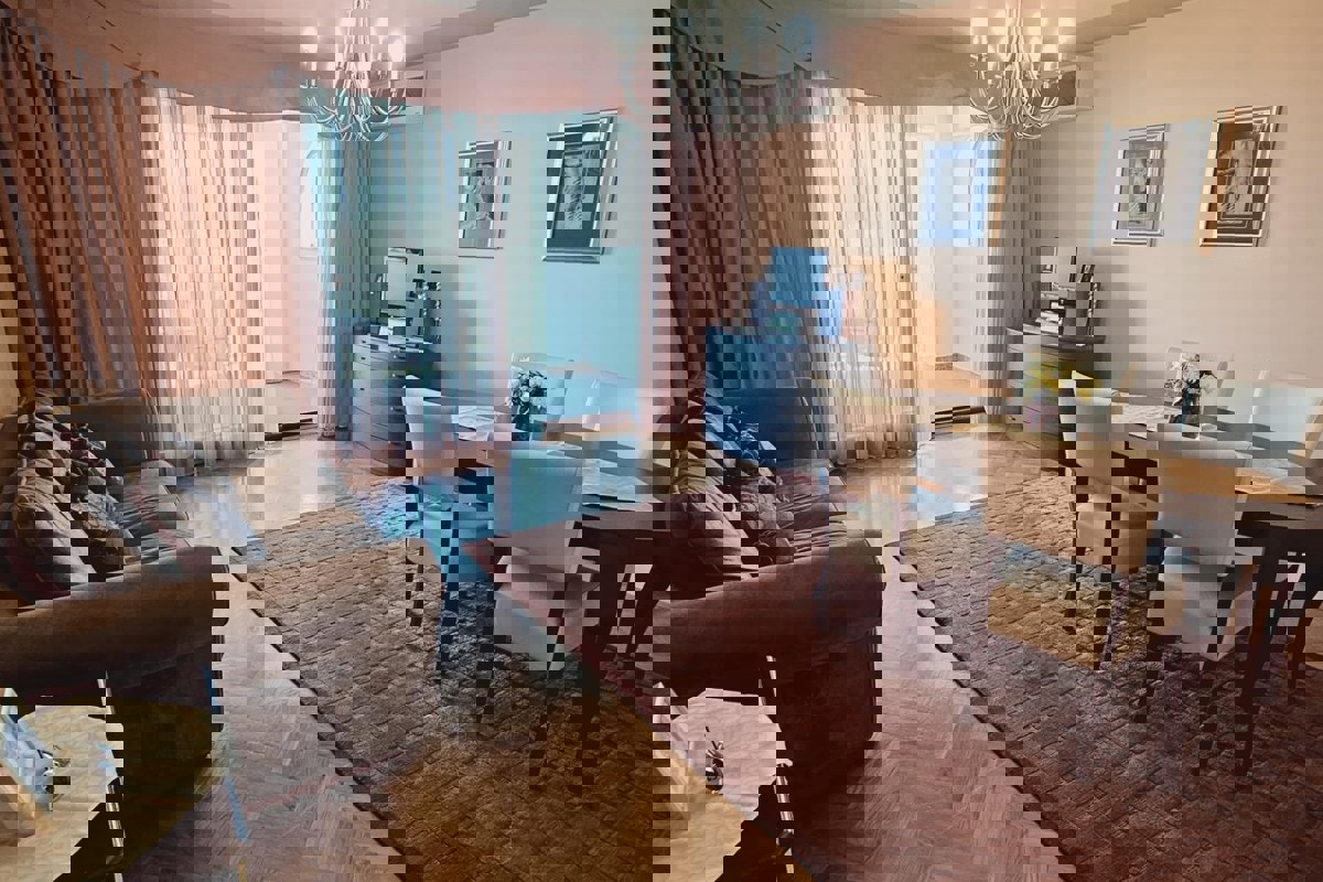 Appartamento con loggia e vista mare