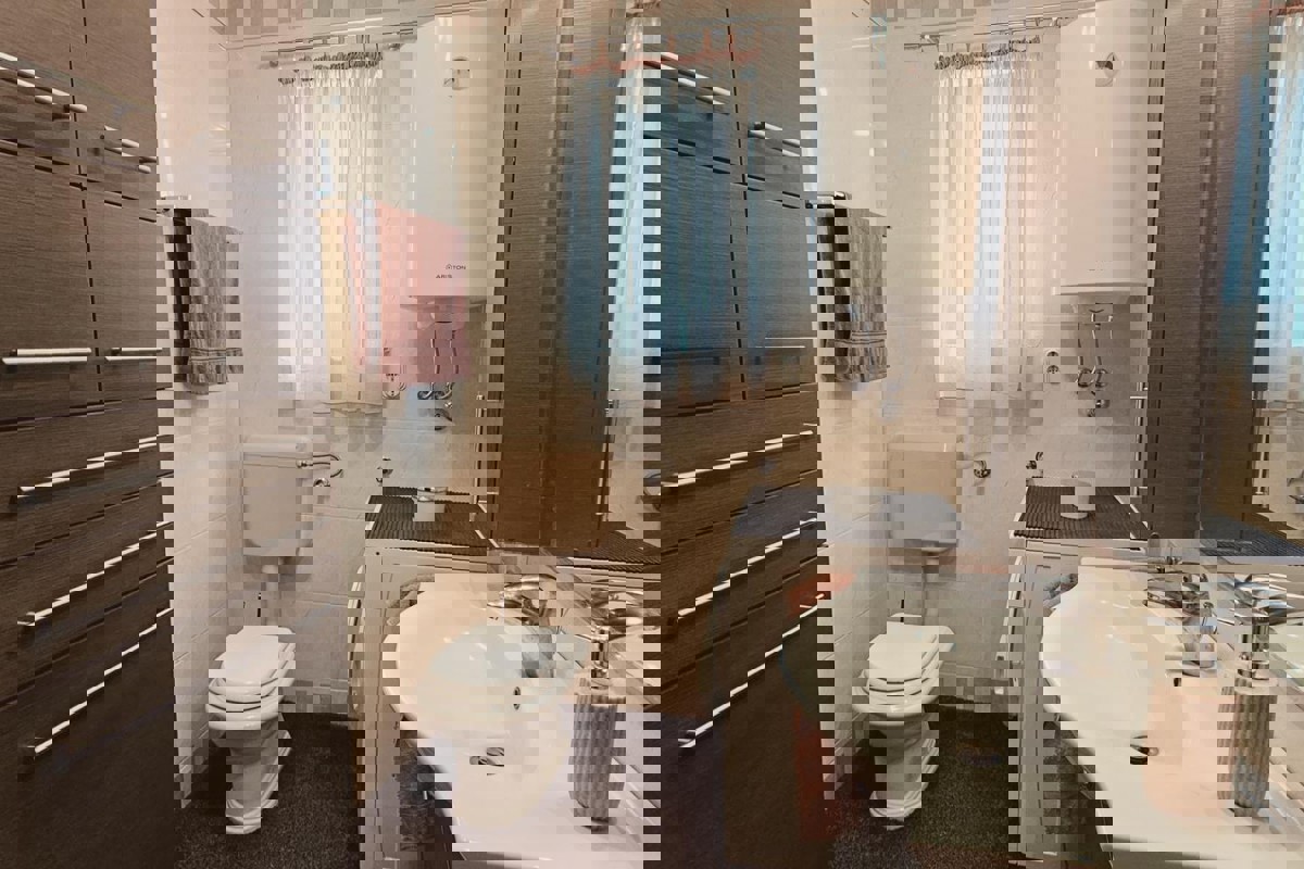 Appartamento con loggia e vista mare