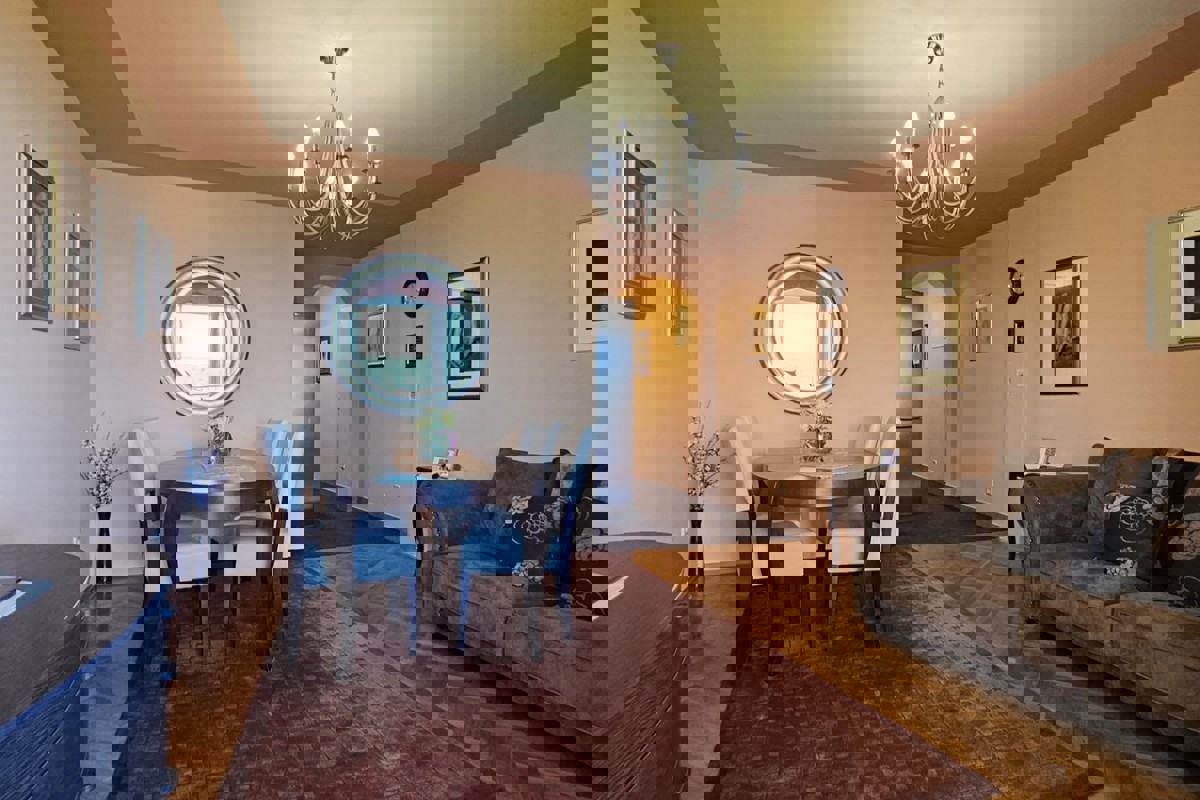 Appartamento con loggia e vista mare