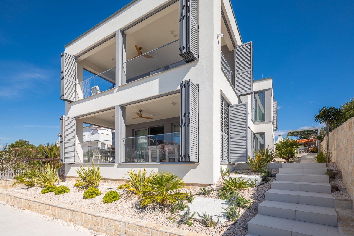 Villa di lusso con piscina in prima fila sul mare