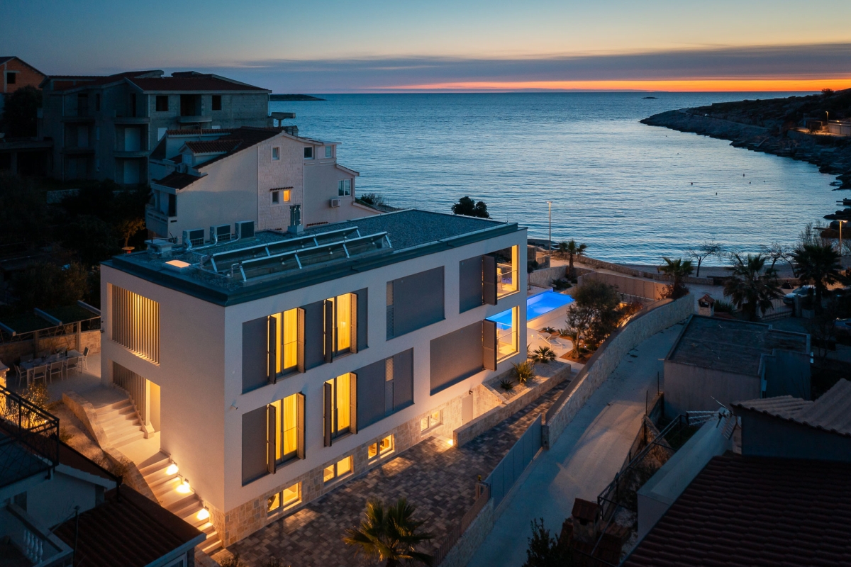 Villa di lusso con piscina in prima fila sul mare