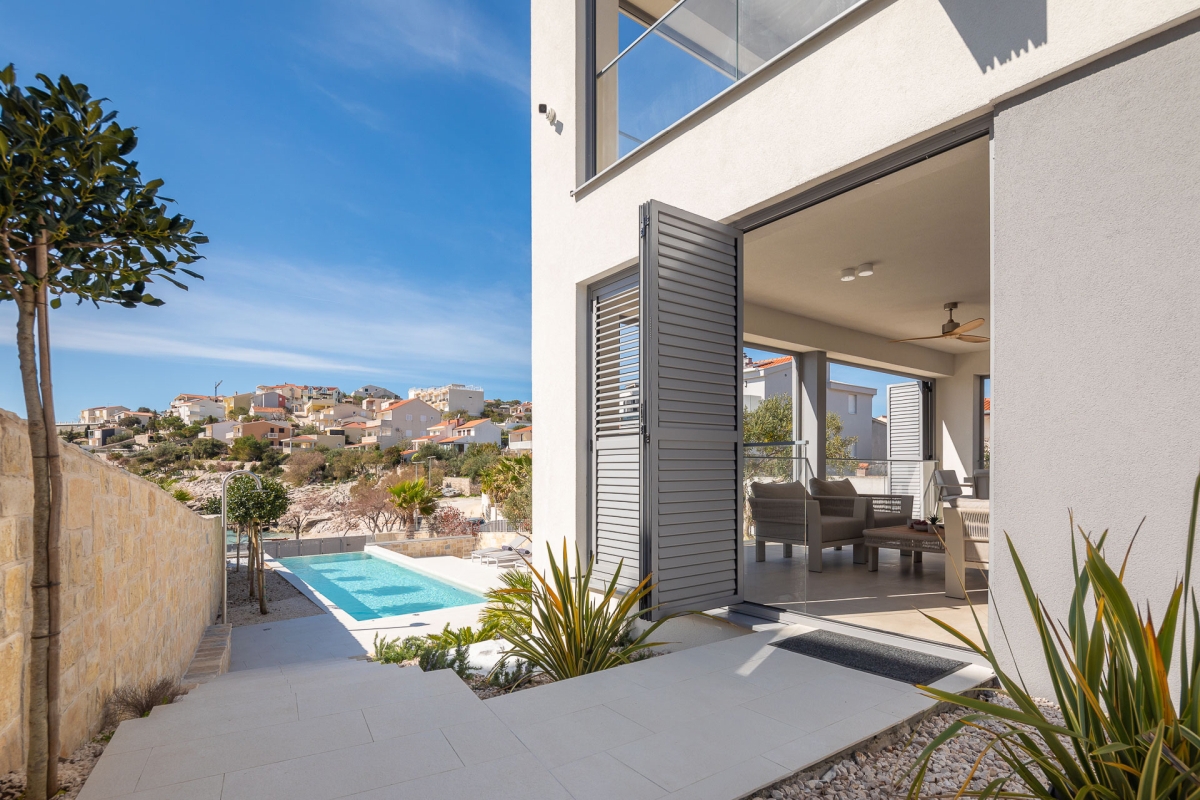 Villa di lusso con piscina in prima fila sul mare