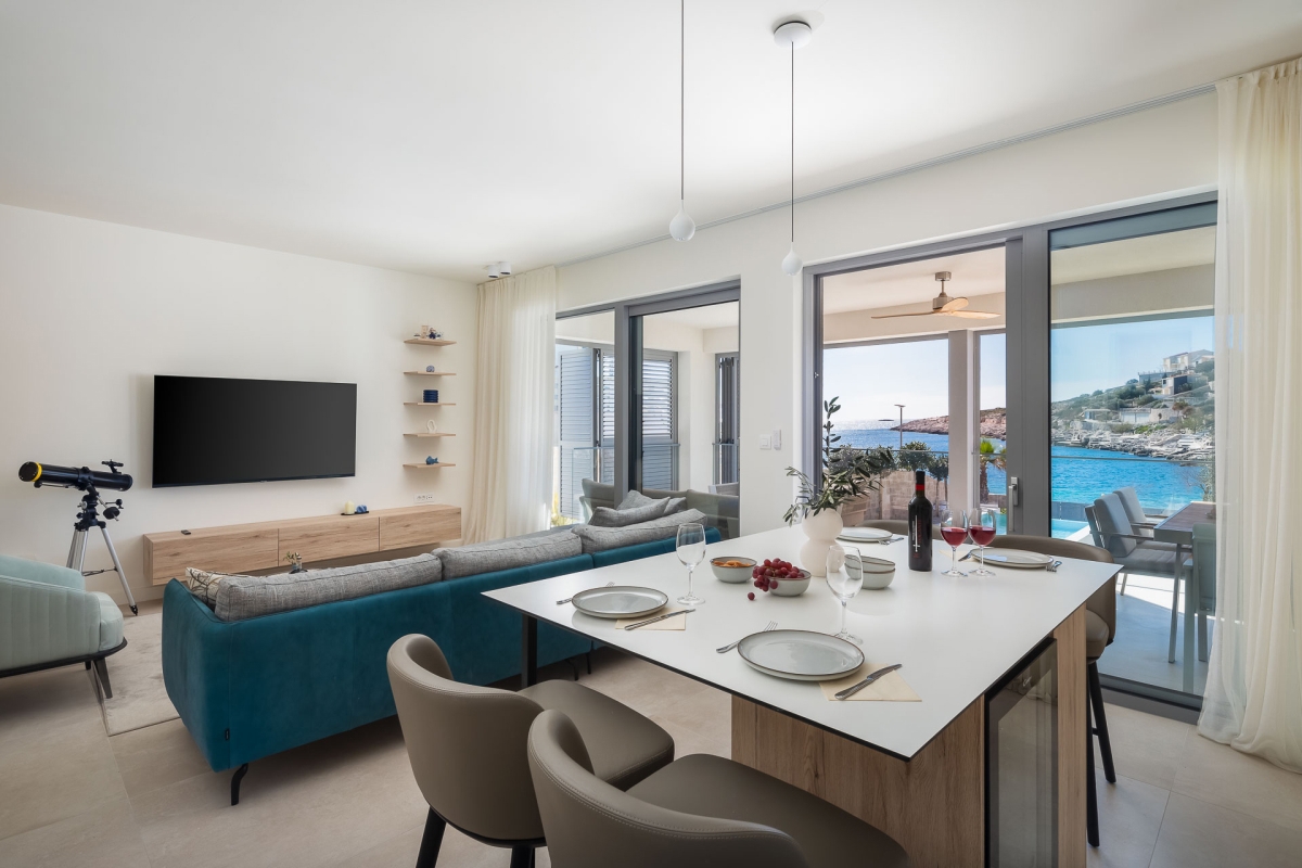 Villa di lusso con piscina in prima fila sul mare