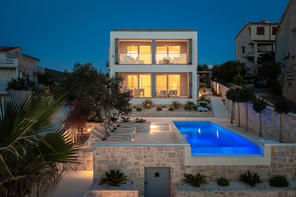 Villa di lusso con piscina in prima fila sul mare