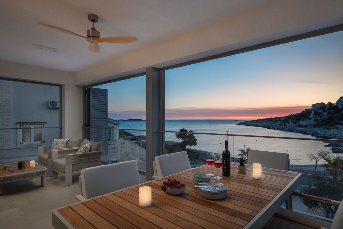 Villa di lusso con piscina in prima fila sul mare