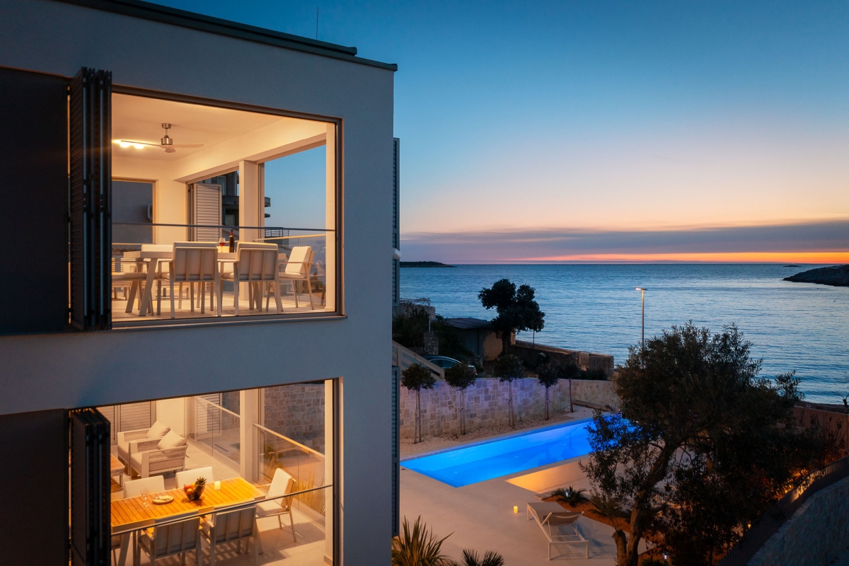 Villa di lusso con piscina in prima fila sul mare