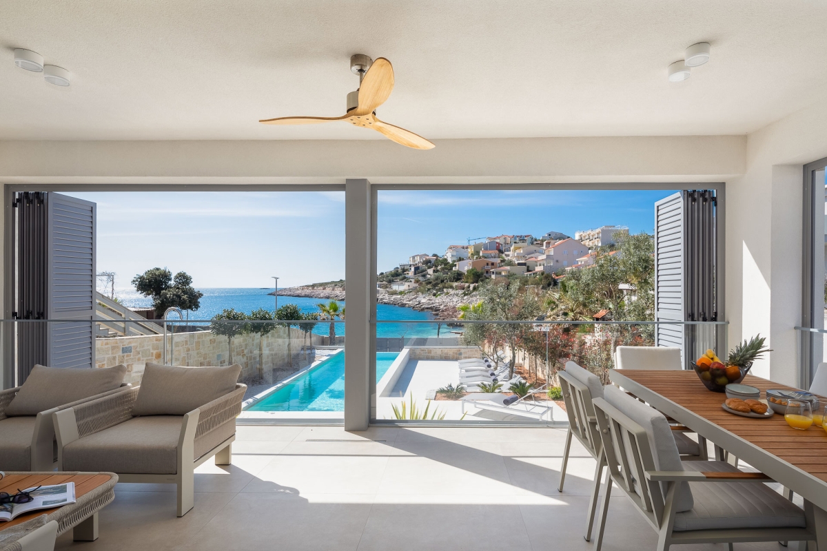 Villa di lusso con piscina in prima fila sul mare