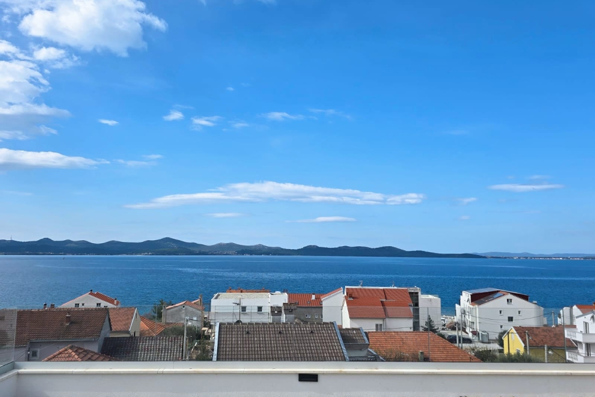 Appartamenti con tre camere da letto in un edificio di nuova costruzione con vista mare