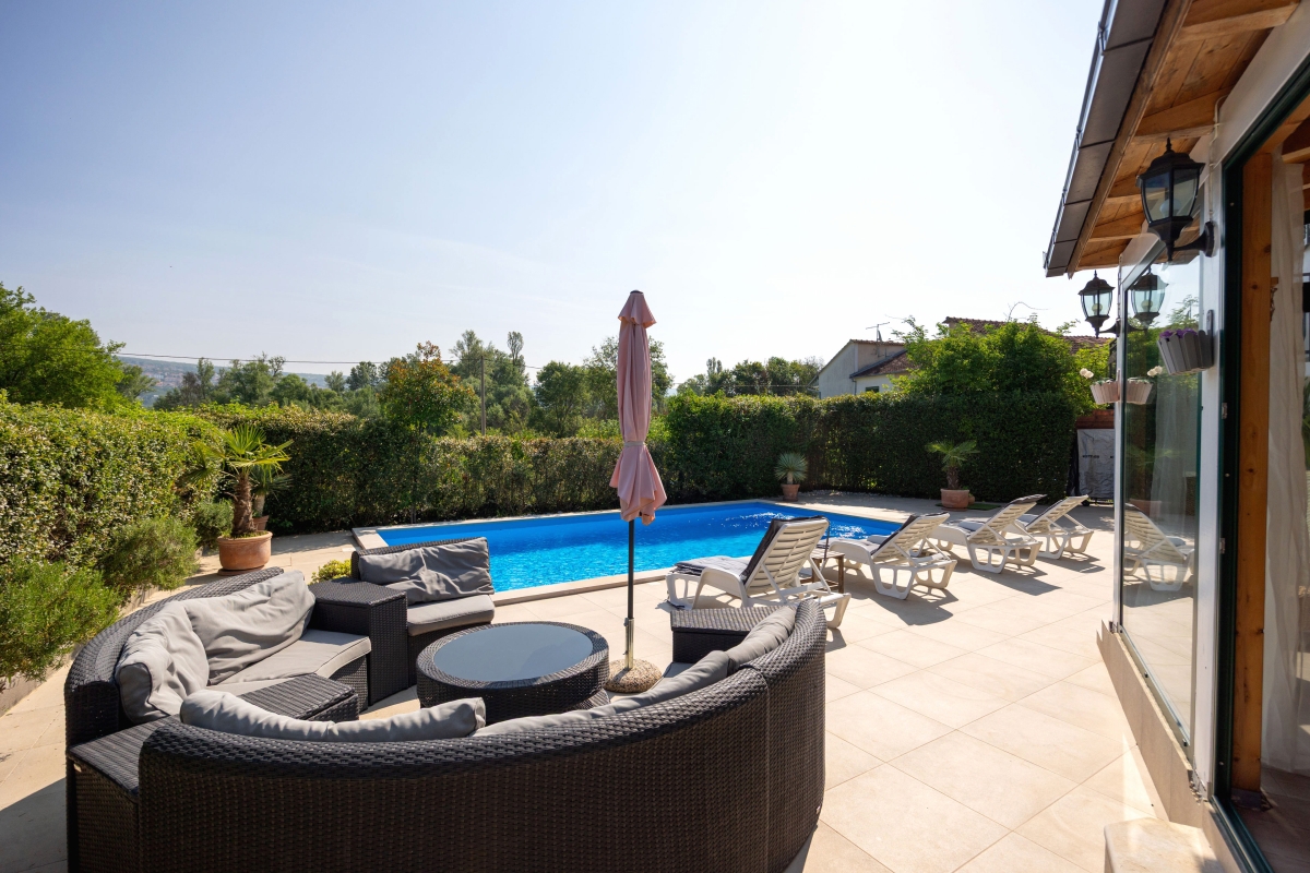 Casa con quattro camere da letto e piscina