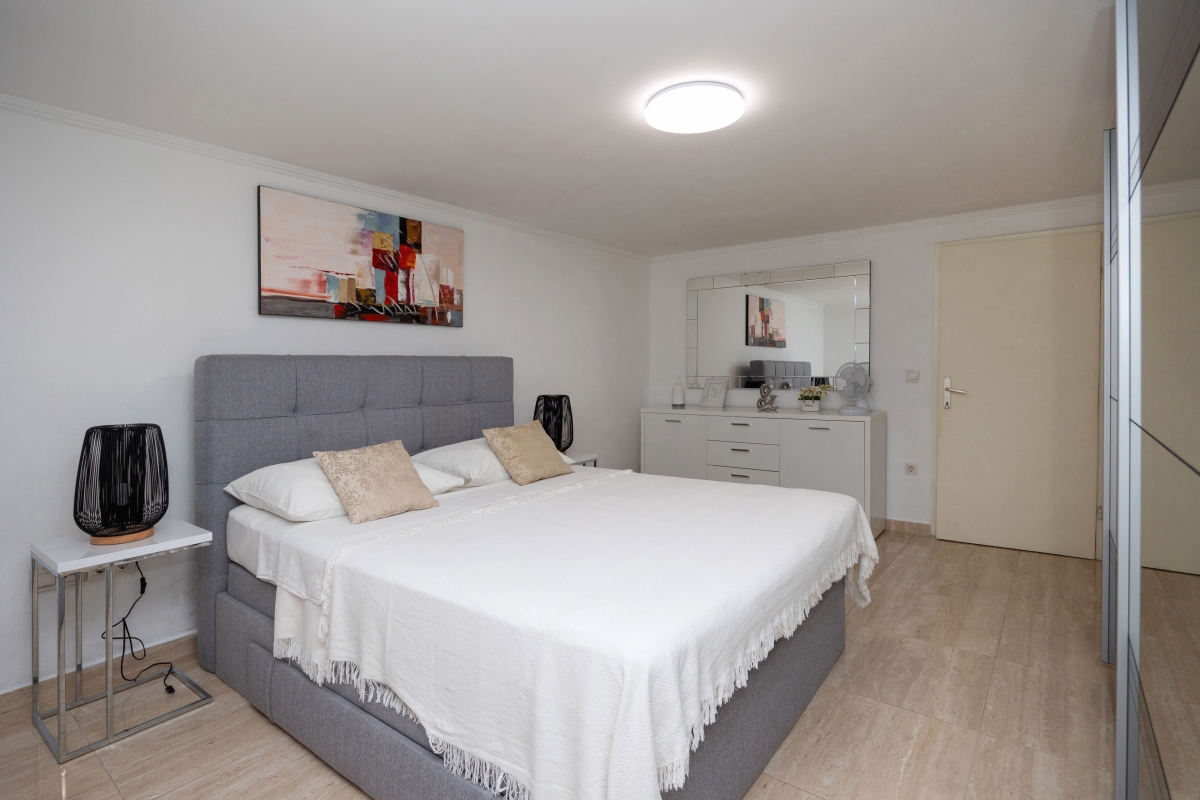 Casa con quattro camere da letto e piscina