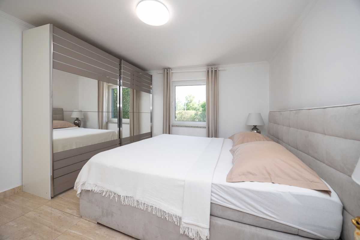 Casa con quattro camere da letto e piscina