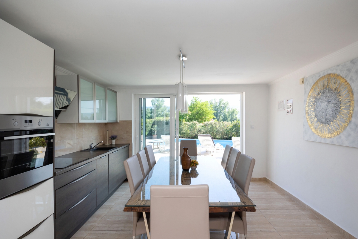 Casa con quattro camere da letto e piscina