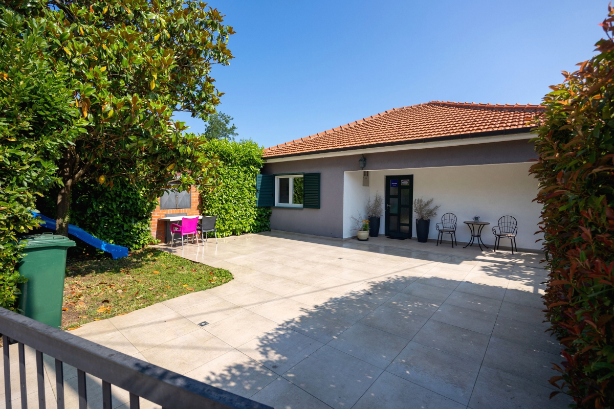 Casa con quattro camere da letto e piscina