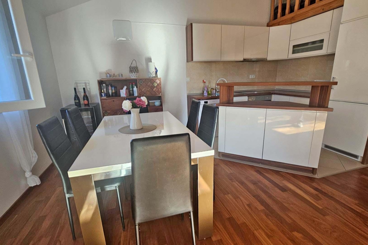 Appartamento con vista mare in zona tranquilla