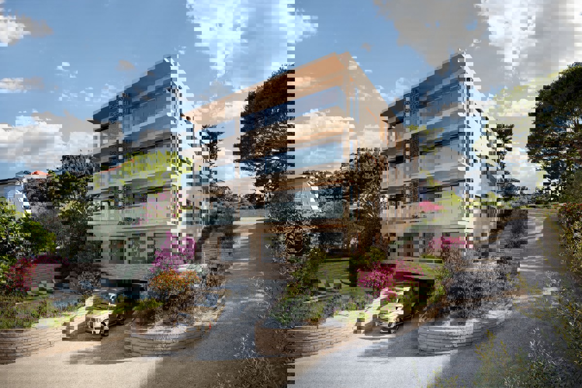 Ampio appartamento con tre camere da letto vicino al mare