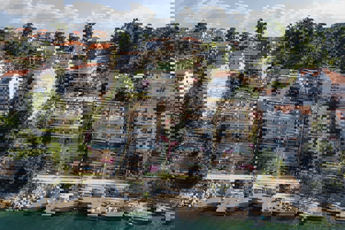 Ampio appartamento con tre camere da letto vicino al mare