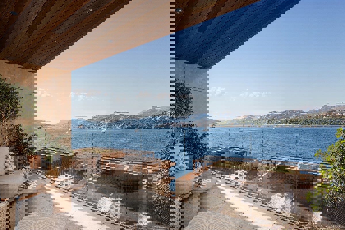 Ampio appartamento con tre camere da letto vicino al mare