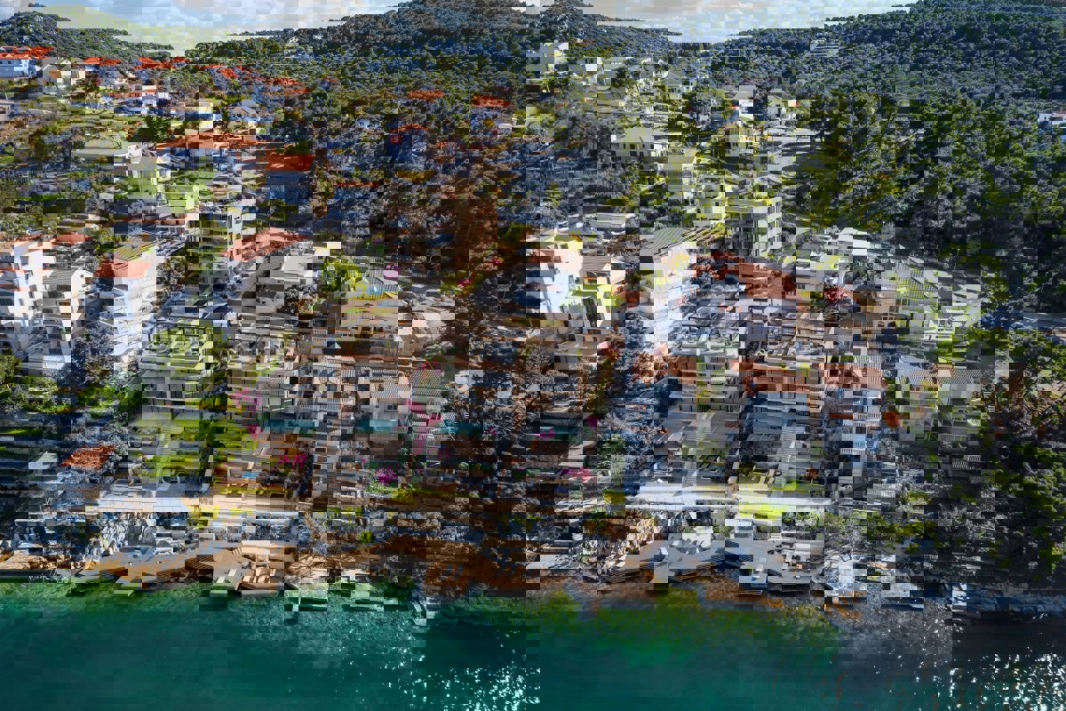 Ampio appartamento con tre camere da letto vicino al mare