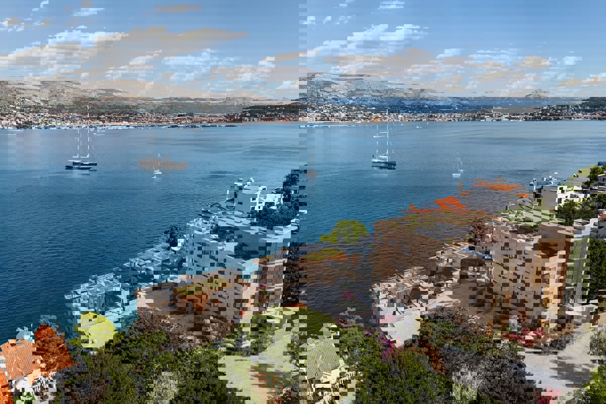 Ampio appartamento con tre camere da letto vicino al mare