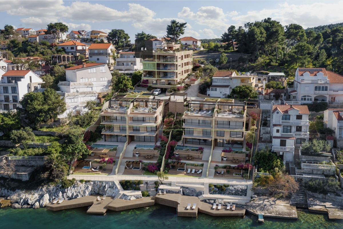 Appartamento esclusivo con ampio balcone in seconda fila sul mare