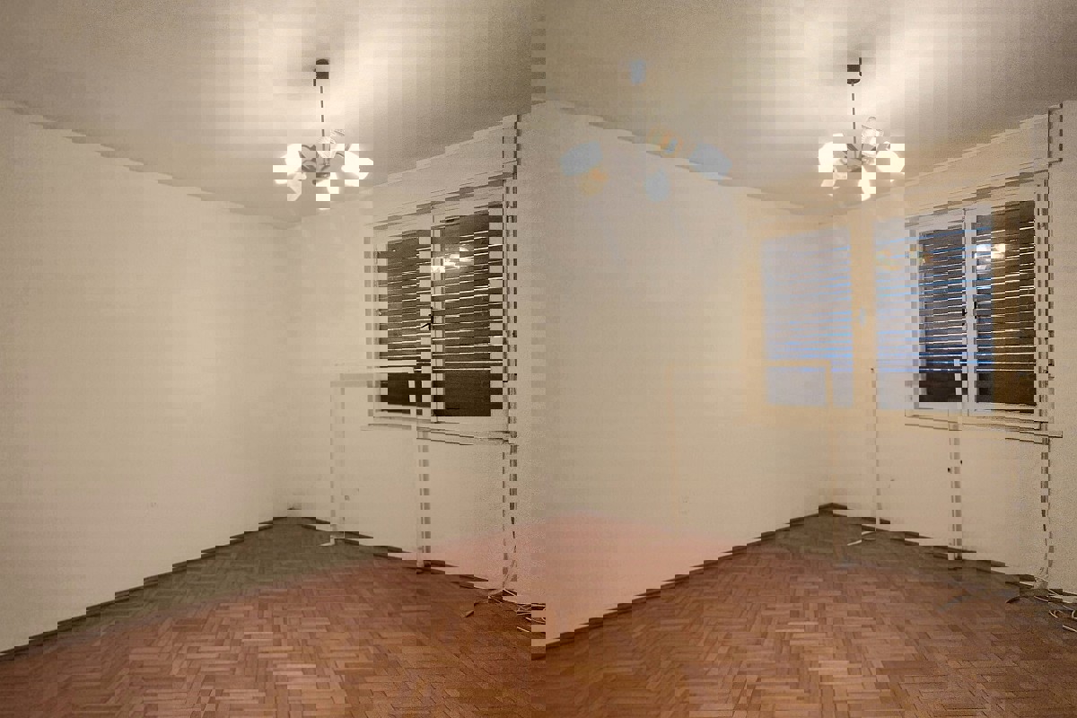 Appartamento con tre camere da letto in posizione privilegiata