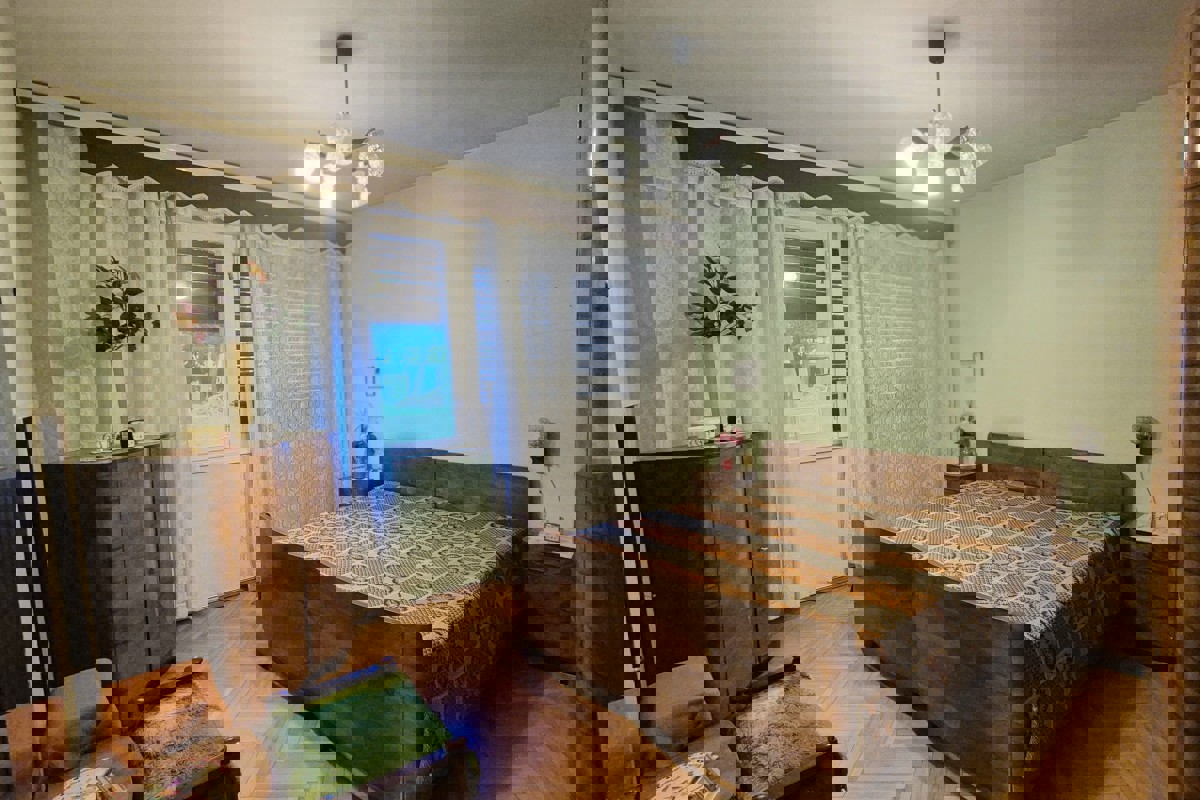 Appartamento con tre camere da letto in posizione privilegiata