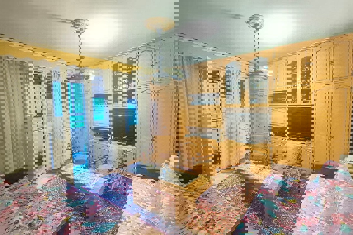 Appartamento con tre camere da letto in posizione privilegiata