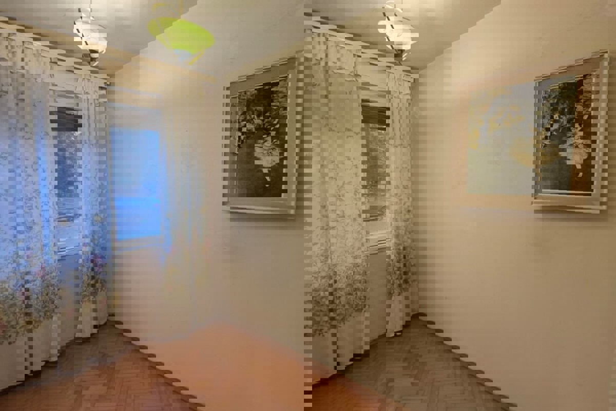 Appartamento con tre camere da letto in posizione privilegiata