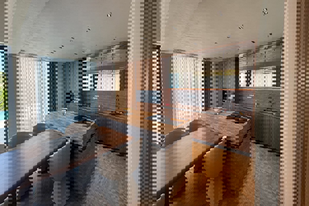 Una speciale villa mediterranea con una spettacolare vista a 360° sul mare, sul lago e sulle isole