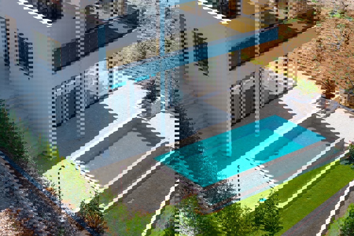 Una speciale villa mediterranea con una spettacolare vista a 360° sul mare, sul lago e sulle isole