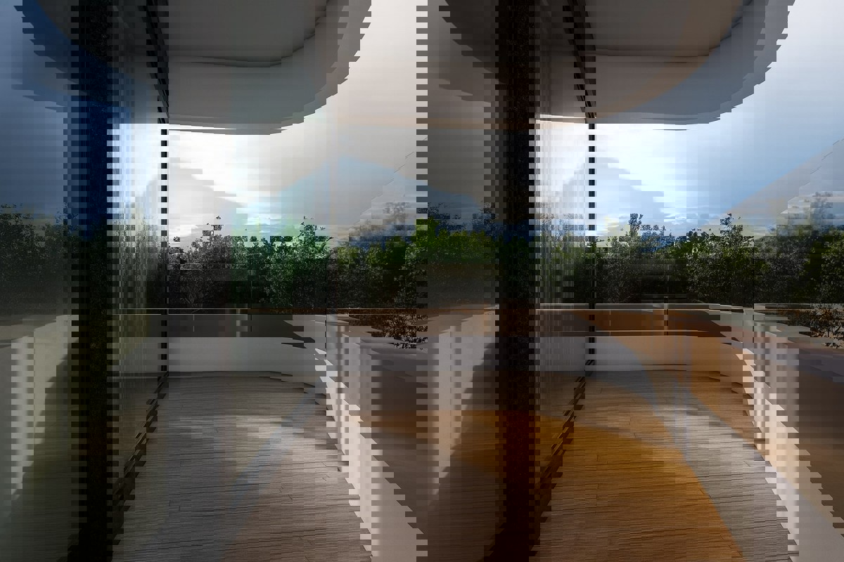 Spazio commerciale con open space e servizi igienici completi