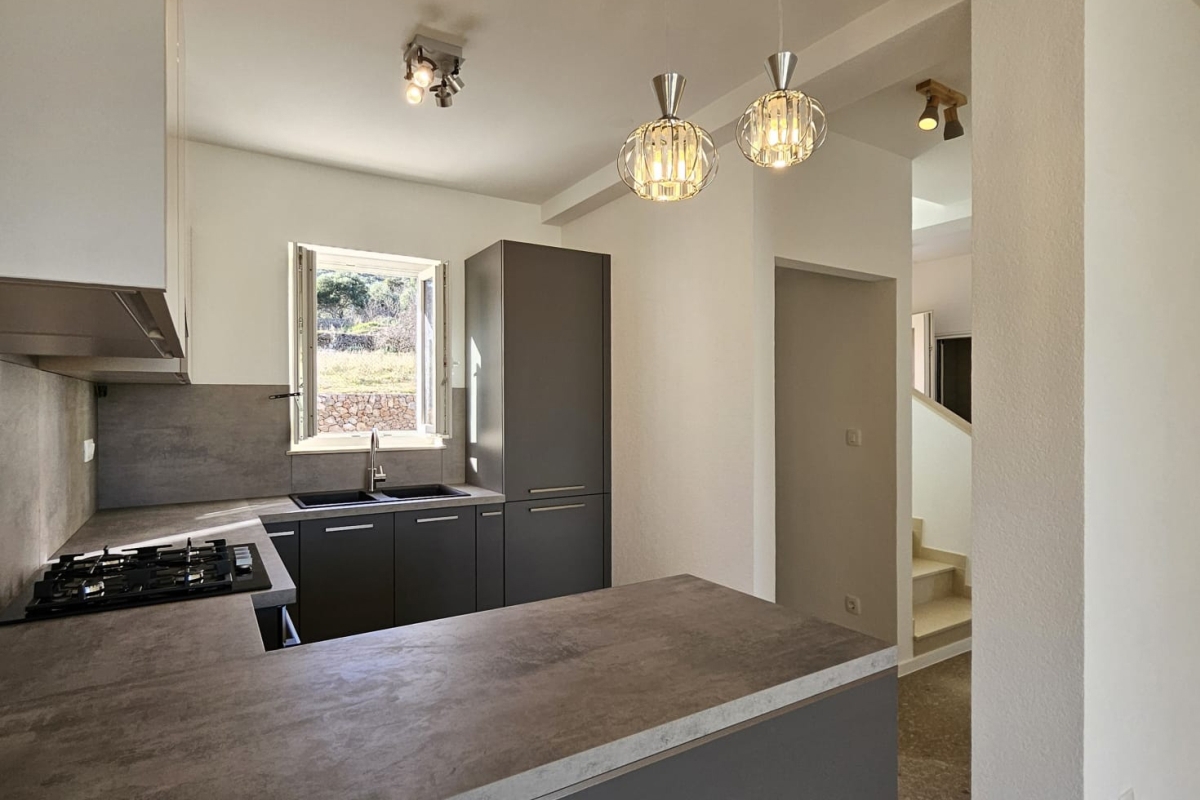 Casa in posizione tranquilla con vista mare