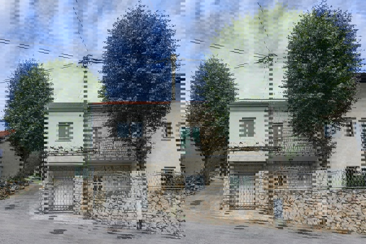 Casa indipendente su due piani