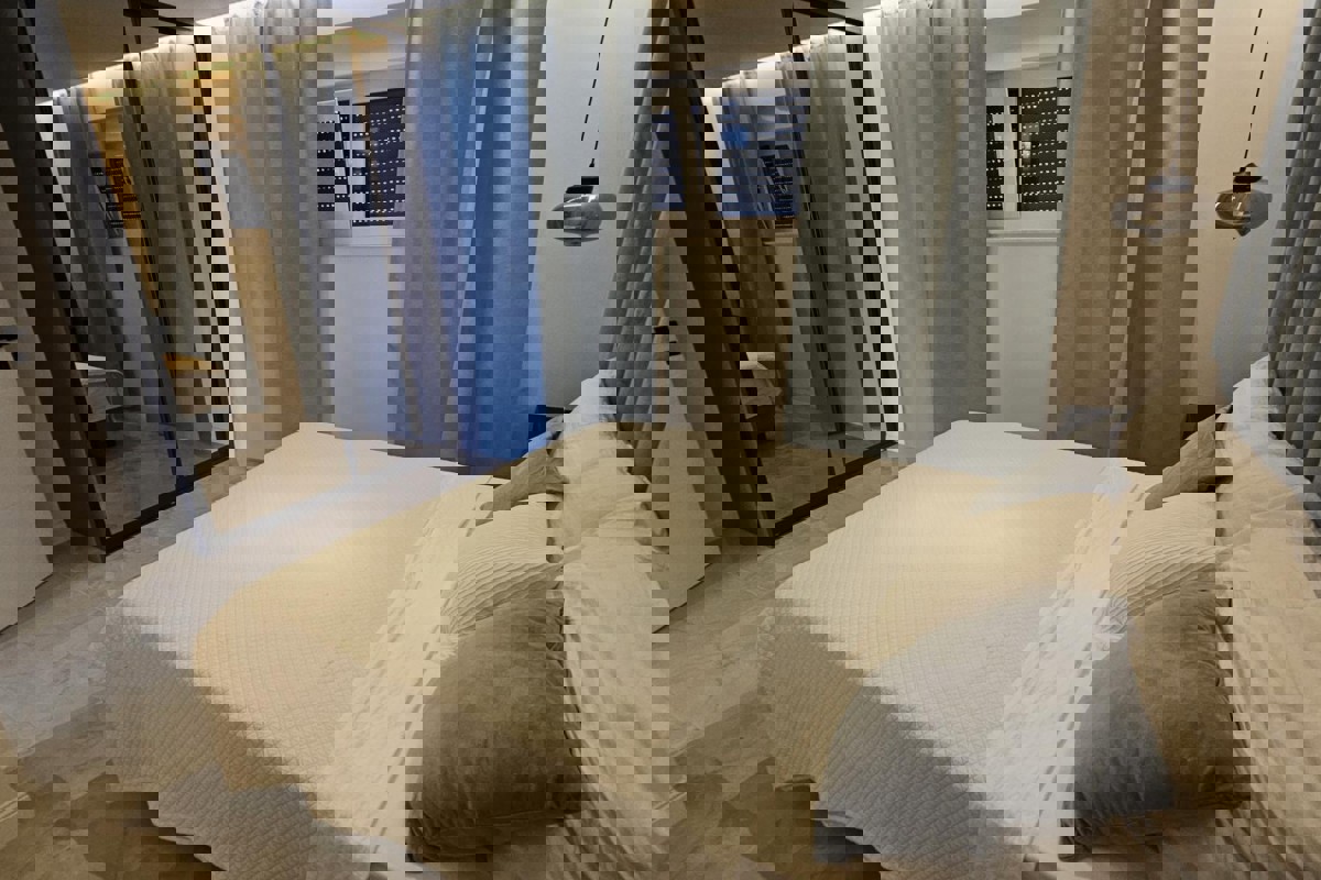 Moderno appartamento con giardino e piscina