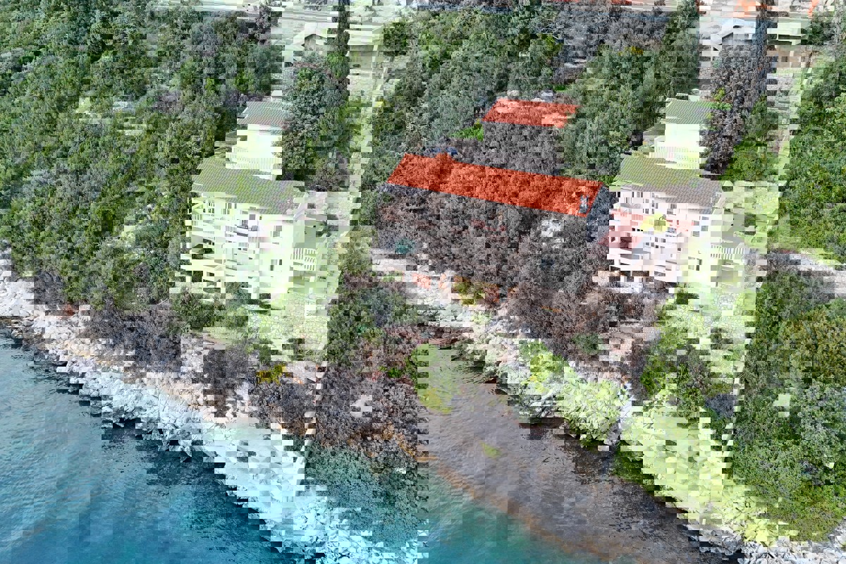 Villa in prima fila mare