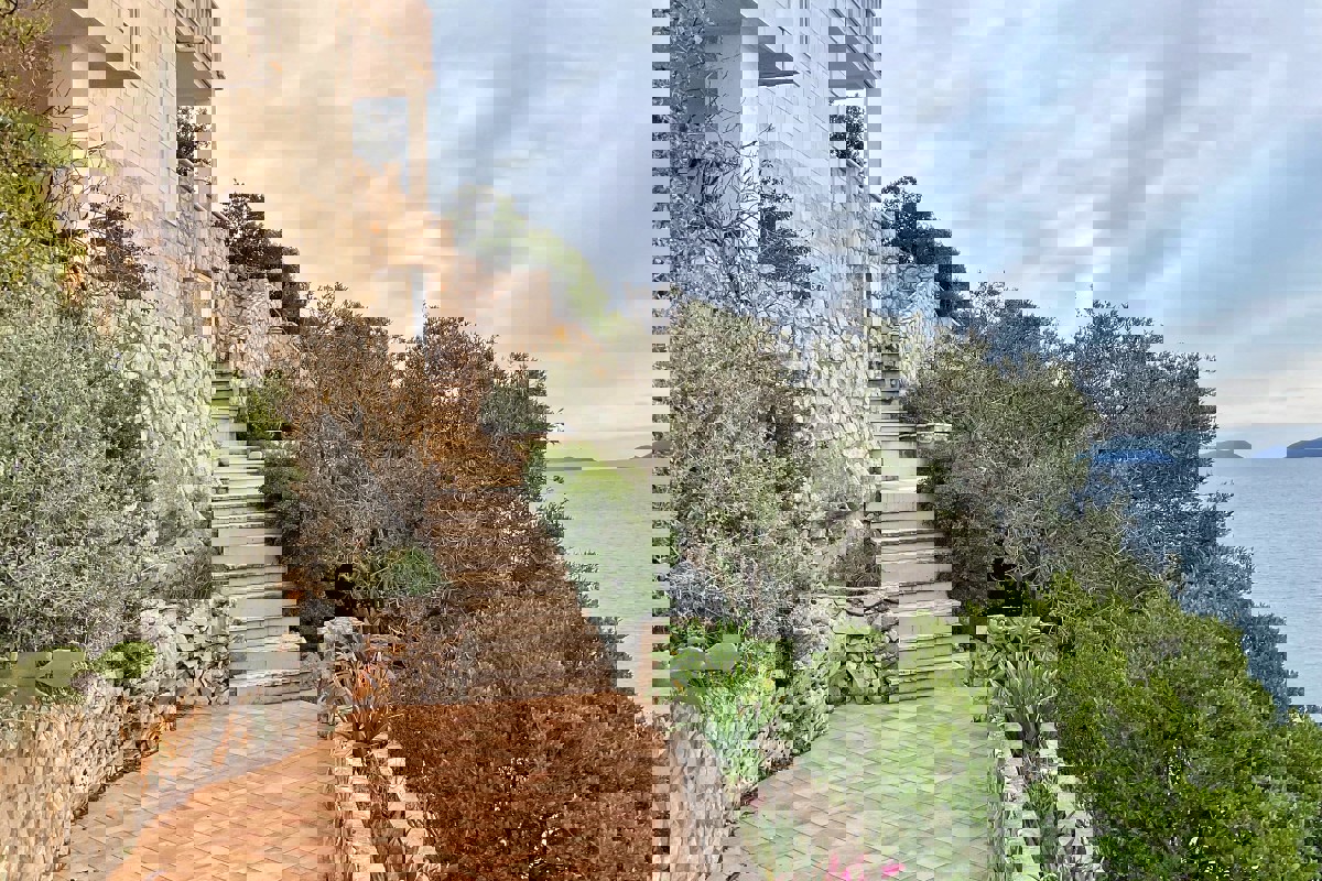 Villa in prima fila mare