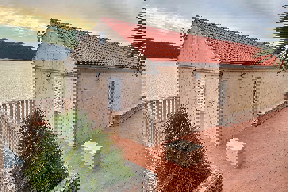 Villa in prima fila mare