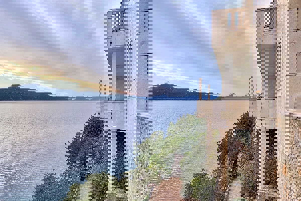 Villa in prima fila mare