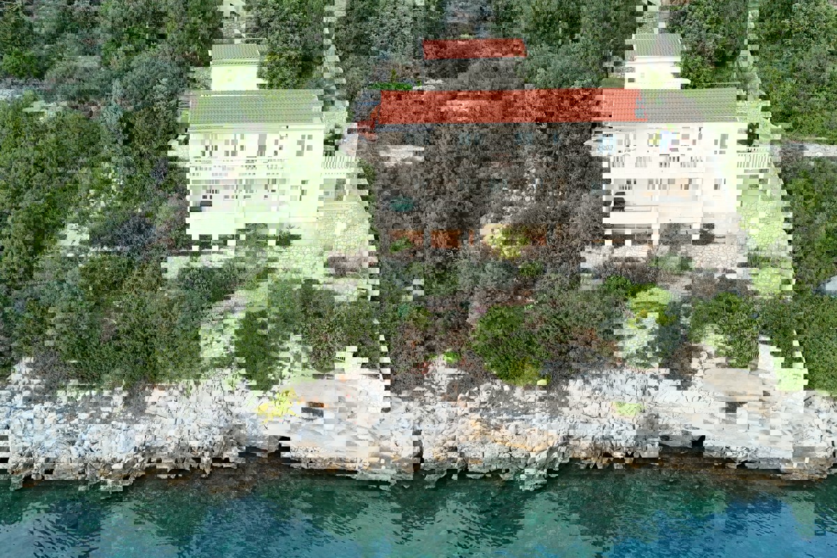 Villa in prima fila mare