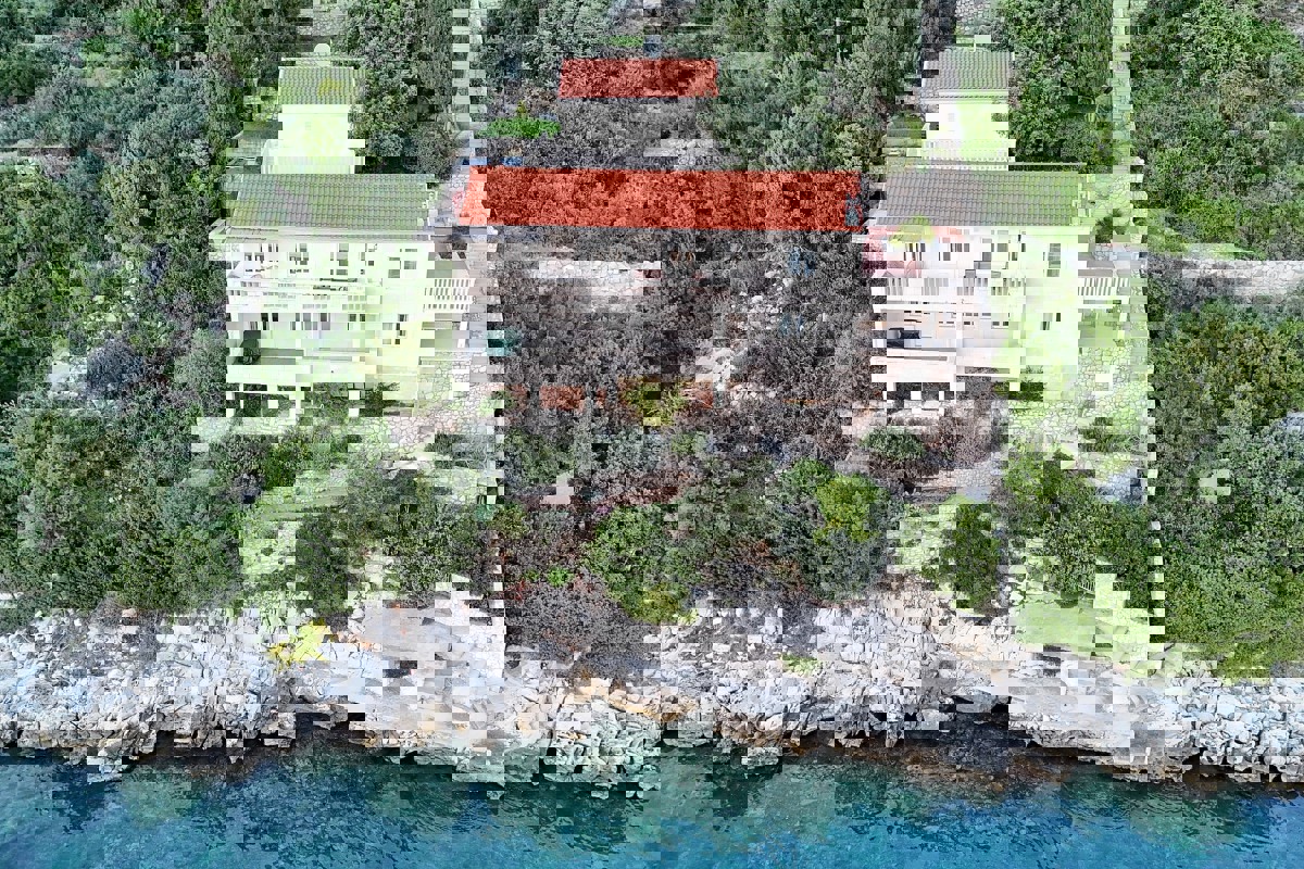 Villa in prima fila mare