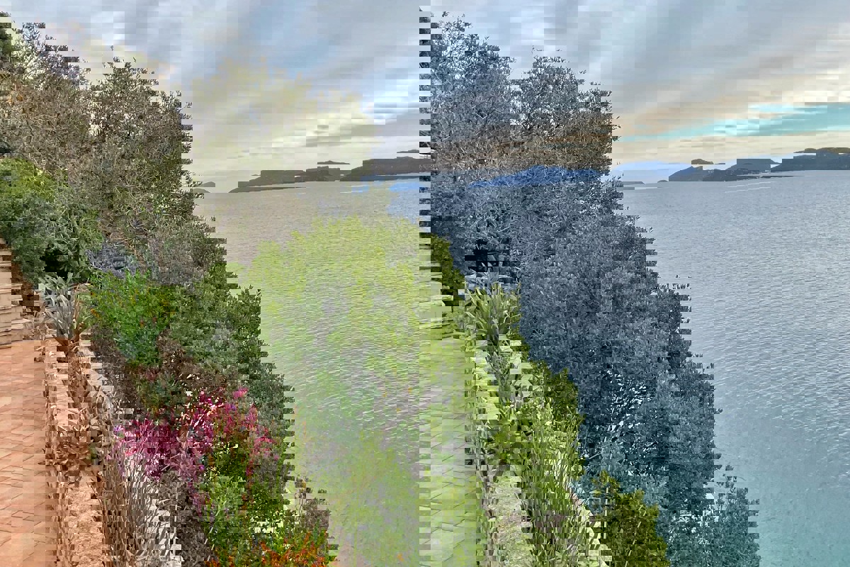 Villa in prima fila mare