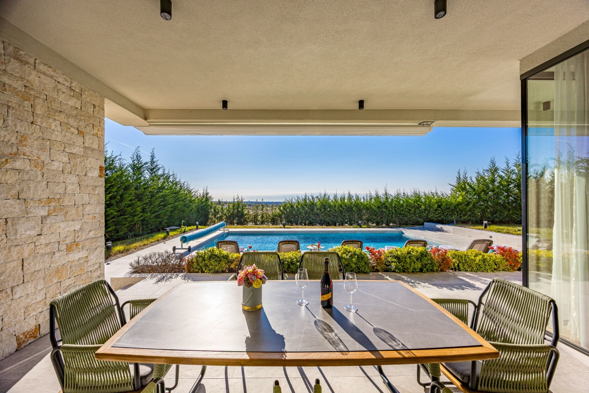 Esclusiva villa moderna con vista mare e oasi benessere privata