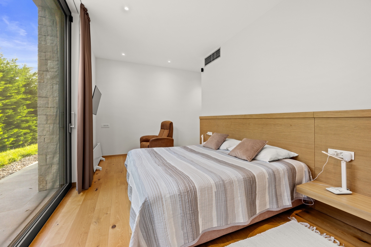 Esclusiva villa moderna con vista mare e oasi benessere privata