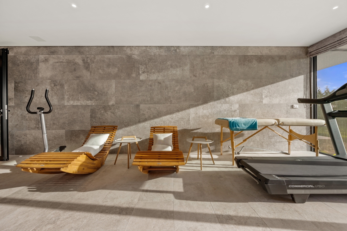 Esclusiva villa moderna con vista mare e oasi benessere privata