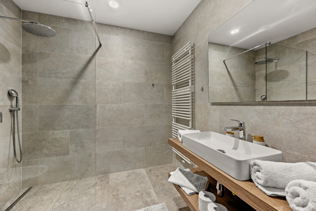 Esclusiva villa moderna con vista mare e oasi benessere privata