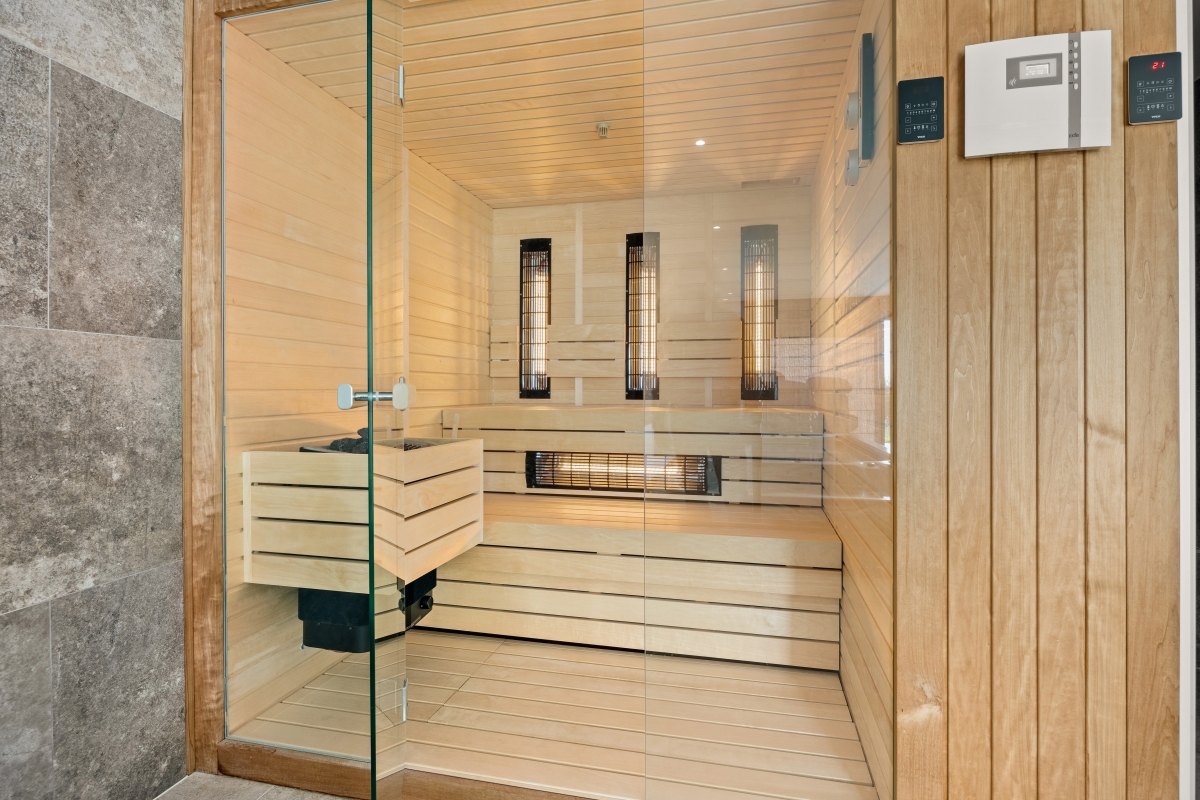 Esclusiva villa moderna con vista mare e oasi benessere privata